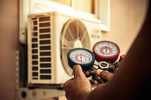 Professional Hvac technician working in Basehor, KS
